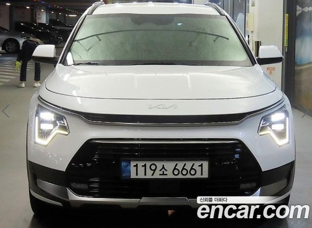 Kia Niro Prestige — пробег 76 831 км — фото 2 из 5