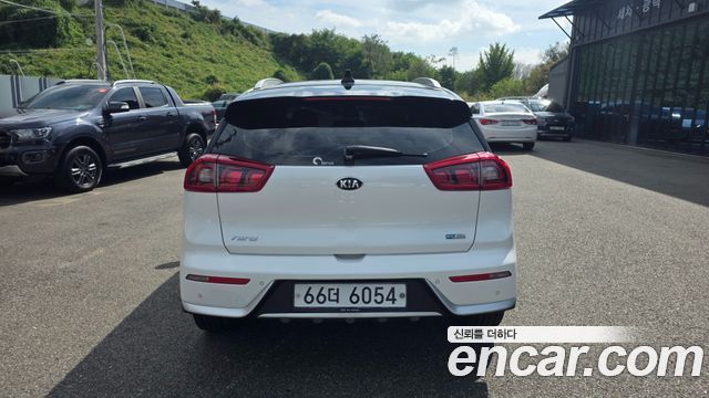 Kia Niro Noblesse — пробег 183 799 км — фото 5 из 5
