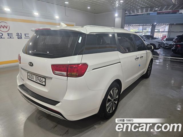 Kia Carnival 9-seater Luxury — пробег 161 163 км — фото 4 из 5