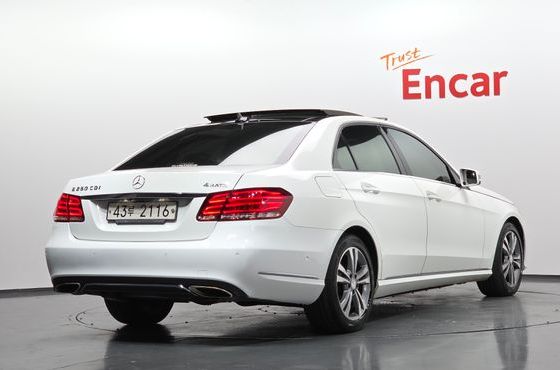 Mercedes-Benz E-Class E250 CDI 4MATIC — пробег 129 883 км — фото 2 из 5