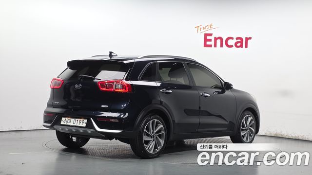 Kia Niro Prestige — пробег 99 670 км — фото 2 из 5