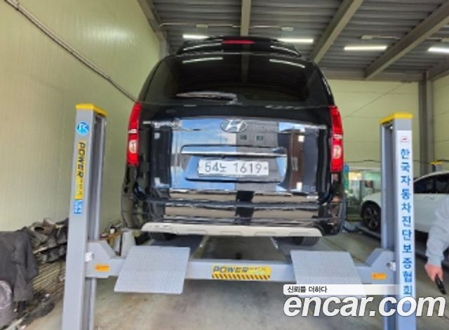 Hyundai Starex 4WD Urban 9-Seater Exclusive — пробег 55 349 км — фото 2 из 3