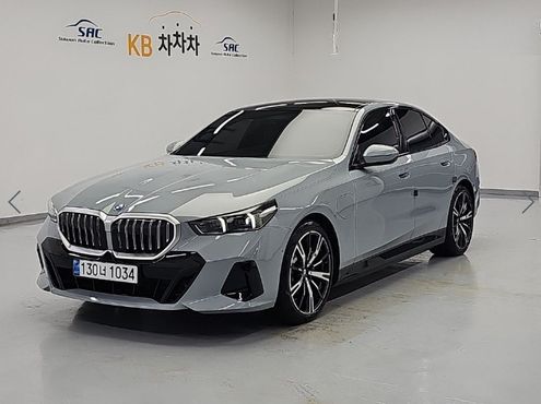 BMW 5-Series 530e M Sport — пробег 5 077 км — фото 1 из 3