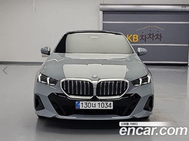 BMW 5-Series 530e M Sport — пробег 5 077 км — фото 2 из 3