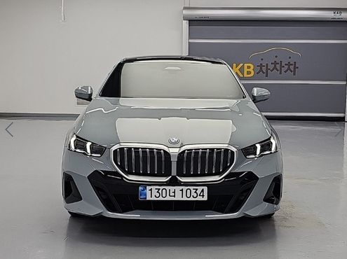 BMW 5-Series 530e M Sport — пробег 5 077 км — фото 2 из 3