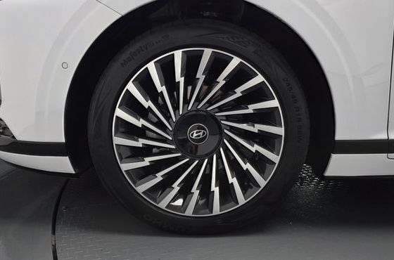Hyundai Grandeur Calligraphy — пробег 13 681 км — фото 5 из 5