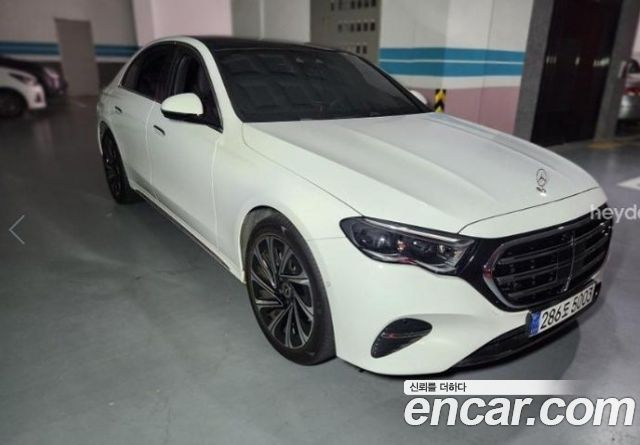 Mercedes-Benz E-Class E300 4MATIC Exclusive — пробег 8 900 км — фото 2 из 4