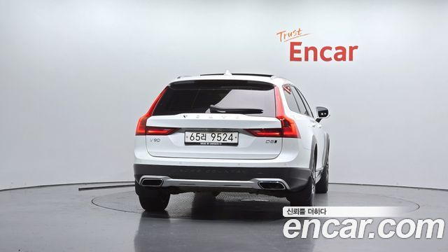 Volvo V90 D5 PRO AWD — пробег 72 695 км — фото 4 из 5