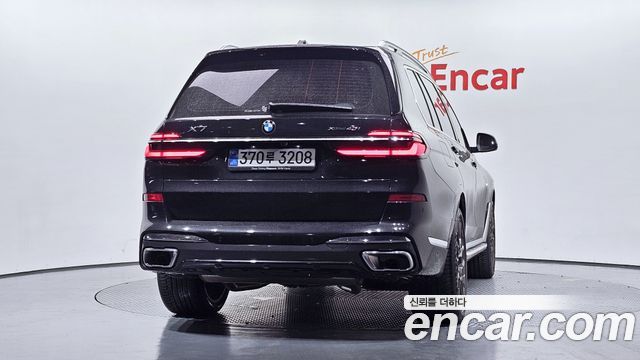 BMW X7 xDrive 40i M Sport 7STR — пробег 12 537 км — фото 4 из 5