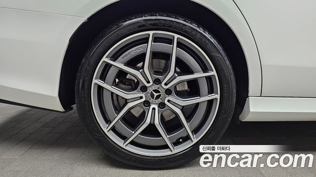 Mercedes-Benz E-Class E220d 4MATIC AMG Line — пробег 38 000 км — фото 5 из 5