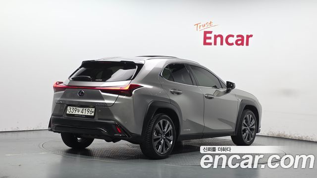 Lexus UX 2.0 F-Sport 2WD — пробег 111 622 км — фото 2 из 5