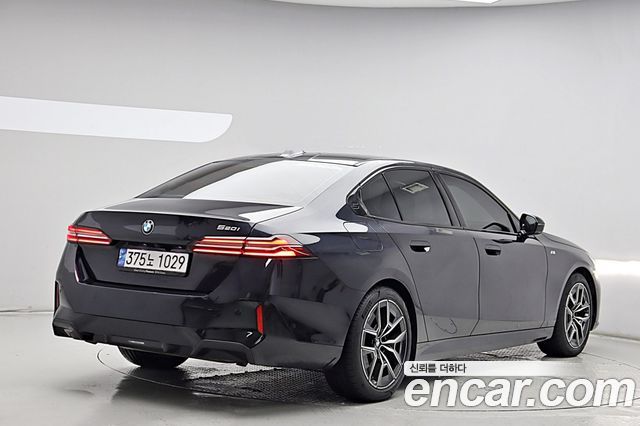BMW 5-Series 520i M Sport — пробег 12 212 км — фото 4 из 5