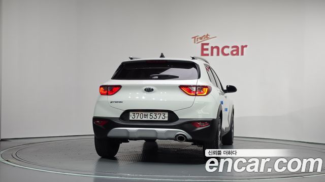 Kia Stonic из Кореи Encar
