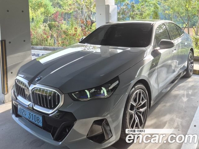 BMW i5 eDrive 40 M Sport — пробег 10 300 км — фото 2 из 5