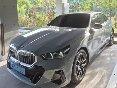 BMW i5 eDrive 40 M Sport — пробег 10 300 км — фото 2 из 5
