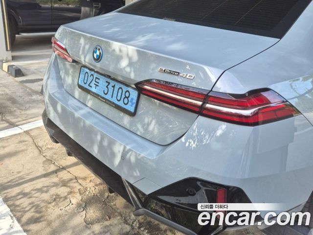 BMW i5 eDrive 40 M Sport — пробег 10 300 км — фото 4 из 5