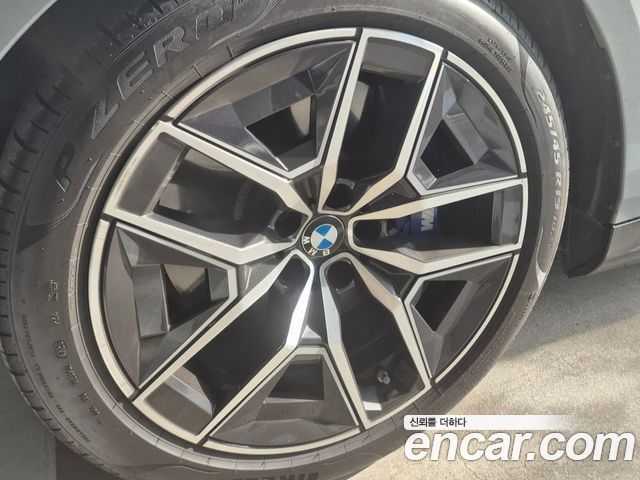BMW i5 eDrive 40 M Sport — пробег 10 300 км — фото 5 из 5
