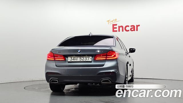 BMW 5-Series 520d xDrive M Sport Package Plus — пробег 112 581 км — фото 4 из 5