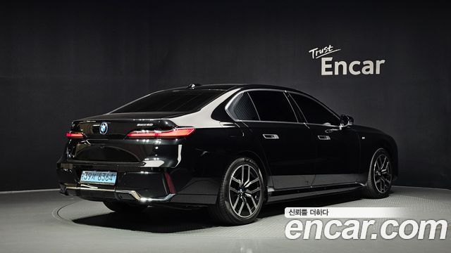BMW i7 eDrive 50 M Sport — пробег 92 951 км — фото 2 из 5