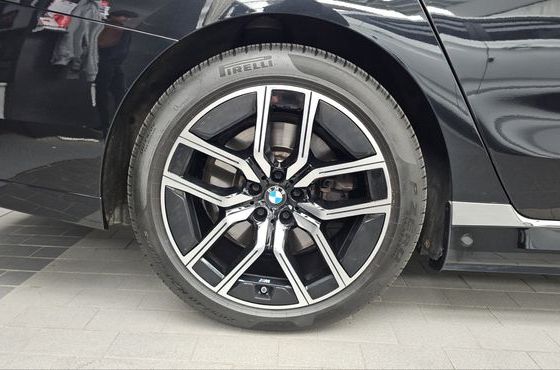 BMW i7 eDrive 50 M Sport — пробег 92 951 км — фото 5 из 5