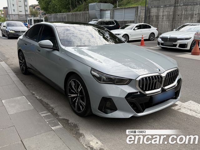 BMW 5-Series 530i xDrive M Sport — пробег 2 501 км — фото 1 из 5