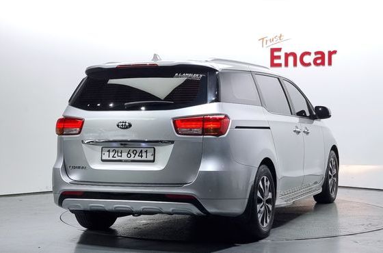 Kia Carnival 9-seater Luxury — пробег 170 538 км — фото 2 из 5