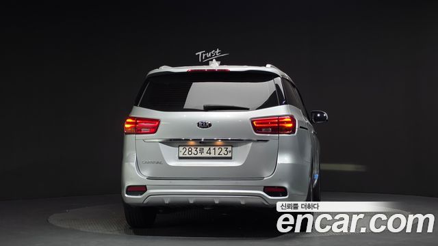 Kia Carnival из Кореи Encar