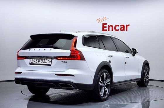 Volvo V60 T5 Pro AWD — пробег 89 077 км — фото 2 из 5