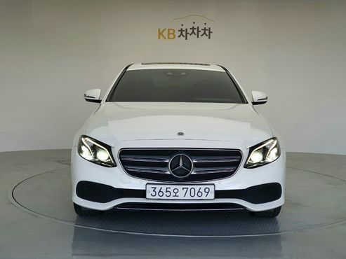 Mercedes-Benz E-Class E220d Avantgarde — пробег 90 443 км — фото 2 из 5