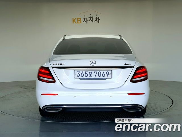 Mercedes-Benz E-Class из Кореи Encar