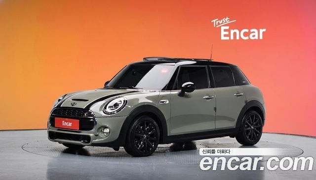 Mini Cooper 5Door Standard 3rd — пробег 63 902 км — фото 1 из 5