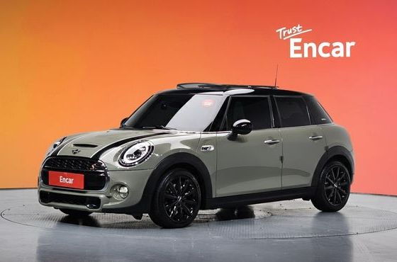 Mini Cooper 5Door Standard 3rd — пробег 63 902 км — фото 1 из 5