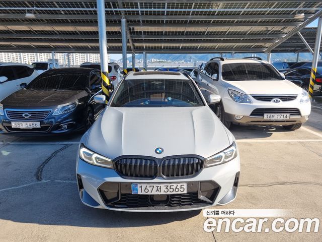 BMW 3-Series 320i Touring M Sports — пробег 9 500 км — фото 1 из 5