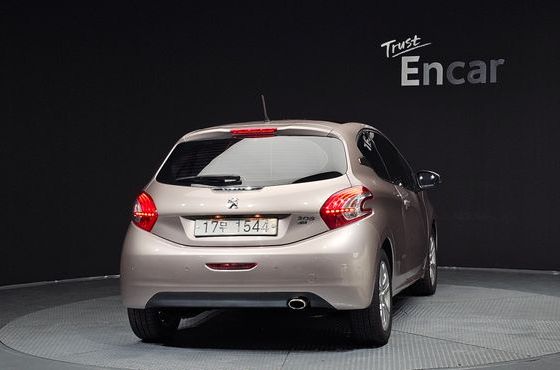 Peugeot 208 1.6 e-HDi Allure 3Door — пробег 124 589 км — фото 4 из 5