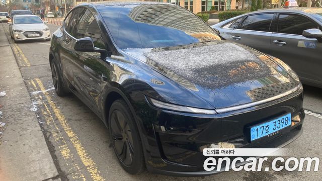 Tesla Model Y RWD — пробег 300 км — фото 3 из 5