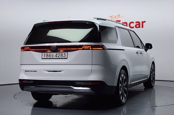 Kia Carnival 9-Seater Signature — пробег 91 425 км — фото 2 из 5
