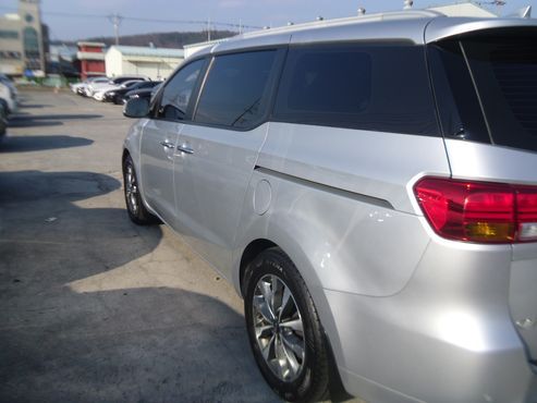 Kia Carnival 9-seater Luxury — пробег 252 527 км — фото 3 из 5