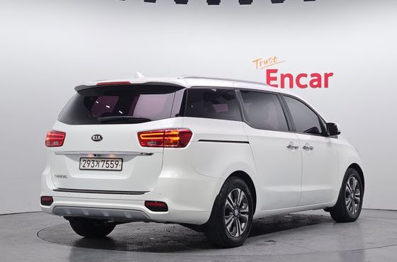 Kia Carnival 9-Seater Luxury — пробег 114 367 км — фото 2 из 5