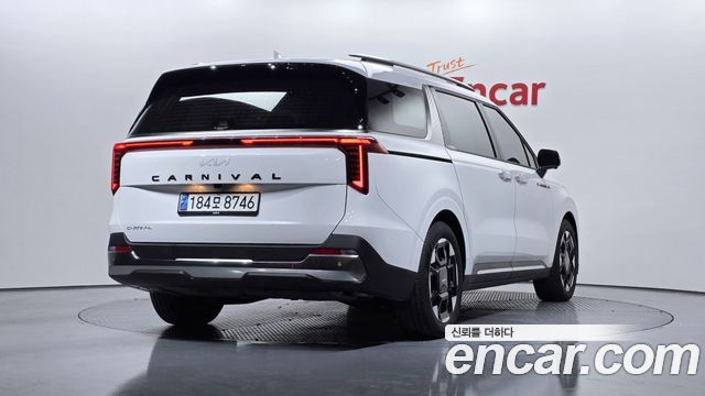 Kia Carnival 9-Seater Signature — пробег 17 440 км — фото 2 из 5