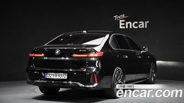 BMW 7-Series 740i xDrive M Sport — пробег 25 959 км — фото 2 из 5