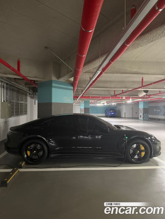 Porsche Taycan Turbo S — пробег 31 900 км — фото 4 из 5