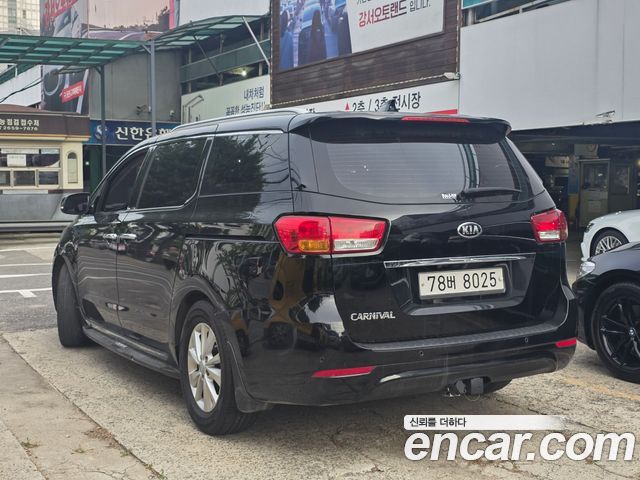 Kia Carnival 11-seater Luxury — пробег 100 000 км — фото 3 из 5