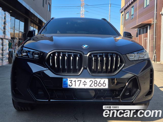 BMW X6 xDrive40i M Sport — пробег 1 320 км — фото 1 из 5