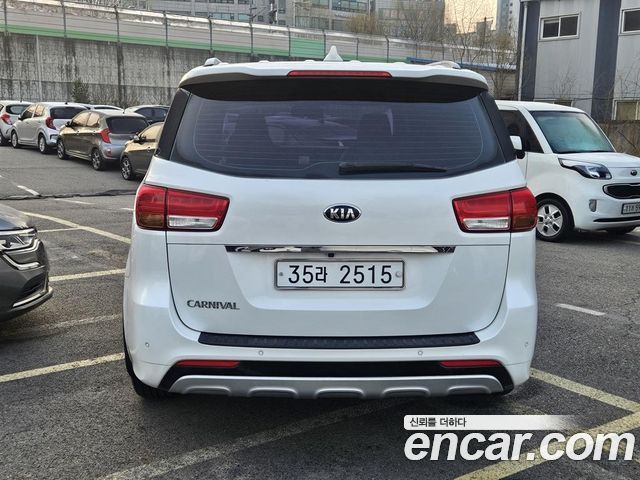 Kia Carnival 9-seater Luxury — пробег 223 250 км — фото 4 из 5