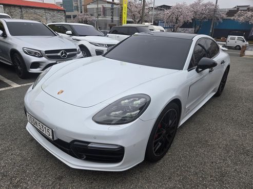 Porsche Panamera 4.0 GTS — пробег 100 300 км — фото 1 из 5