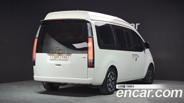 Hyundai Staria 4WD Lounge 9-Seater Limousine — пробег 49 014 км — фото 2 из 5