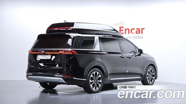 Kia Carnival 9-Seater Hi-Limousine Signature — пробег 95 385 км — фото 2 из 5