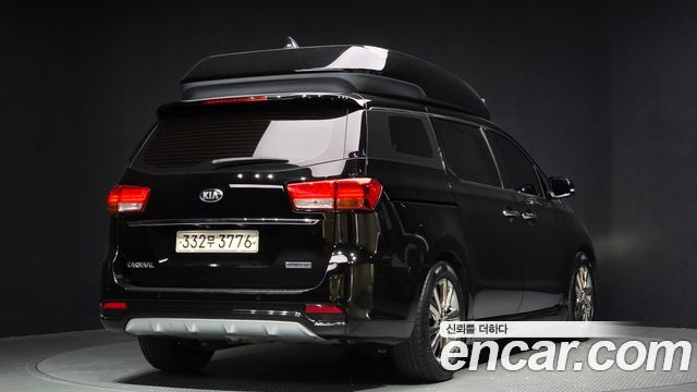 Kia Carnival 9-Seater Hi-Limousine Noblesse Special — пробег 325 917 км — фото 2 из 5