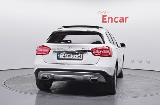 Mercedes-Benz GLA-Class GLA200 d 4MATIC — пробег 87 598 км — фото 4 из 5