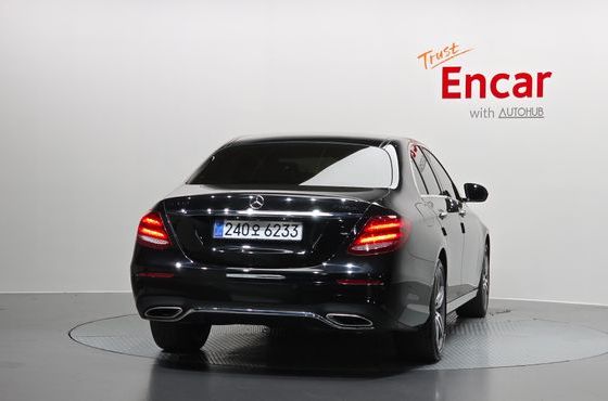 Mercedes-Benz E-Class E300 4MATIC AMG Line — пробег 56 982 км — фото 4 из 5